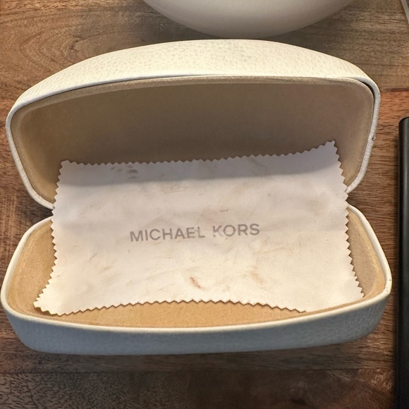 michael kors sunglasses - Picture 3 of 3